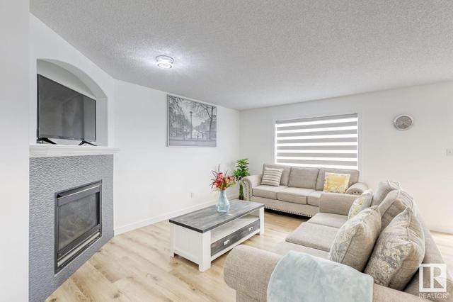 8815 8 Ave Av Sw, House detached with 3 bedrooms, 2 bathrooms and null parking in Edmonton AB | Image 8