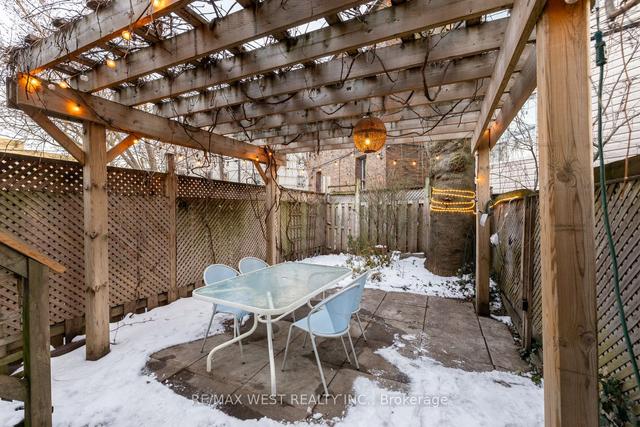 2185 Dundas St W, House attached with 3 bedrooms, 3 bathrooms and 0 parking in Toronto ON | Image 22