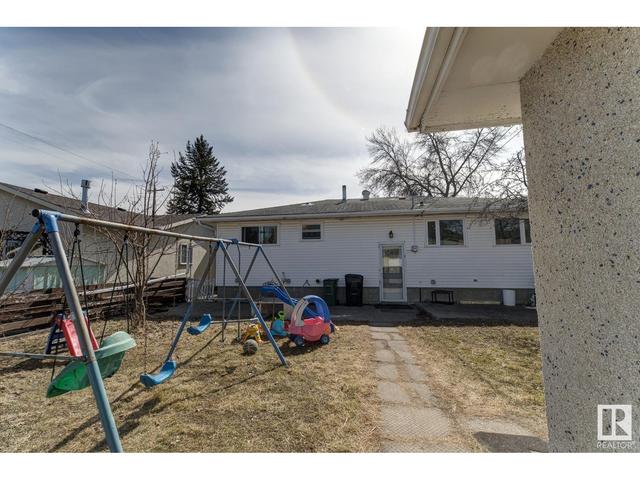 10560 52 Av Nw, House detached with 6 bedrooms, 2 bathrooms and null parking in Edmonton AB | Image 8