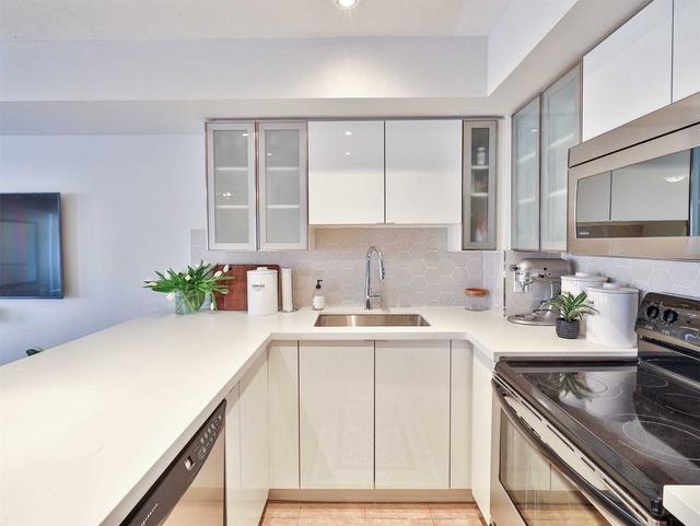 th 214 - 50 Joe Shuster Way, Townhouse with 3 bedrooms, 3 bathrooms and 1 parking in Toronto ON | Image 4