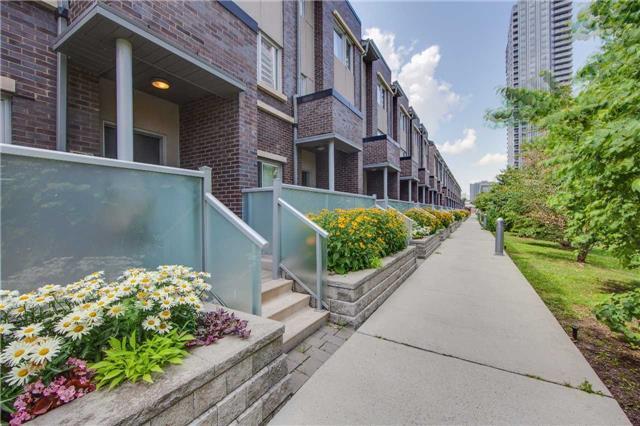 Th2 - 330 Village Green Sq, Townhouse with 3 bedrooms, 3 bathrooms and 2 parking in Toronto ON | Image 2