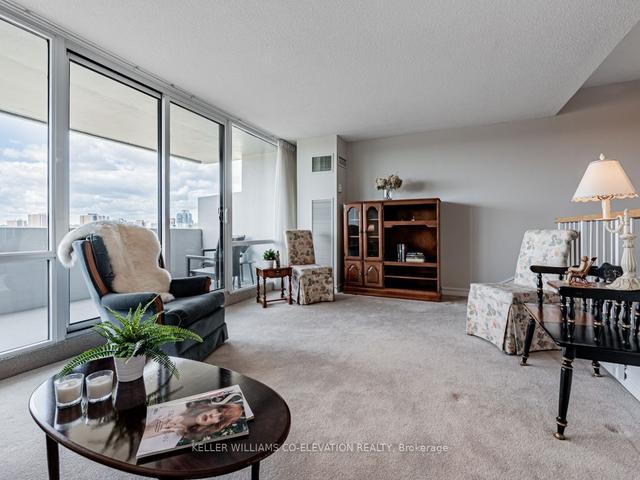 1513 - 260 Scarlett Rd, Condo with 2 bedrooms, 2 bathrooms and 1 parking in Toronto ON | Image 2