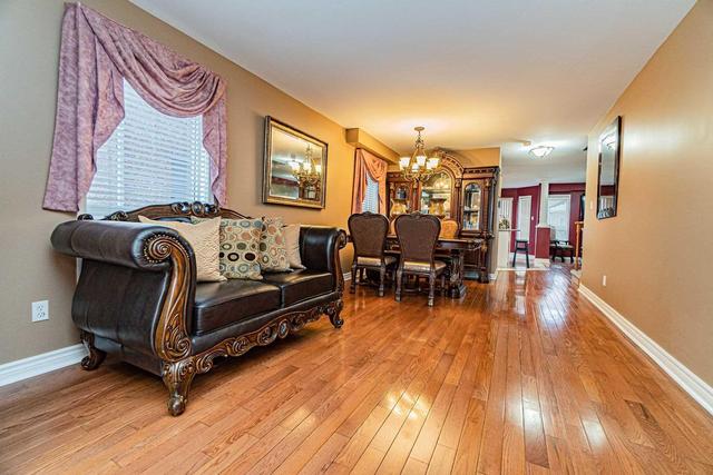 8 Penbridge Circ, House detached with 4 bedrooms, 4 bathrooms and 2 parking in Brampton ON | Image 7
