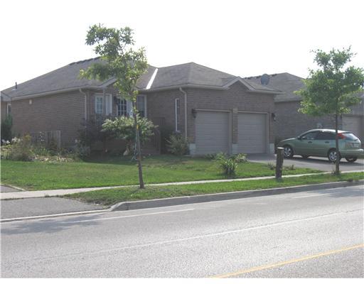 365 Georgian Dr, House detached with 2 bedrooms, 3 bathrooms and null parking in Orillia ON | Image 1
