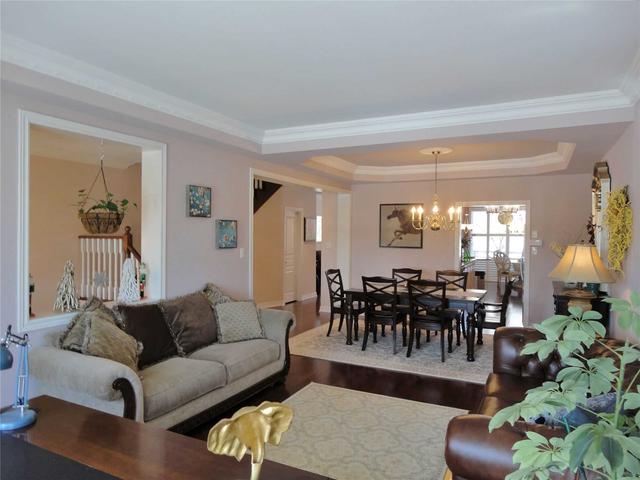 6 Carriage House Crt, House attached with 3 bedrooms, 3 bathrooms and 4 parking in Richmond Hill ON | Image 12