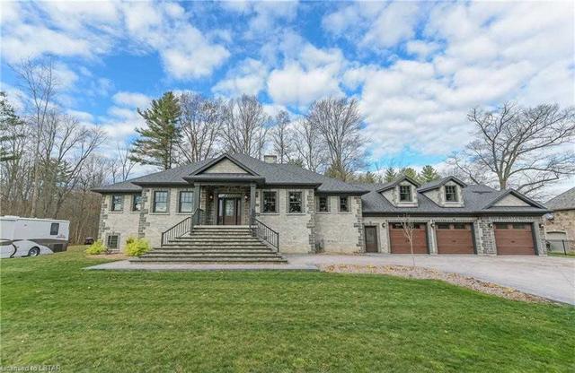 9082 Ferne Dr, House detached with 4 bedrooms, 6 bathrooms and 13 parking in Strathroy Caradoc ON | Image 1