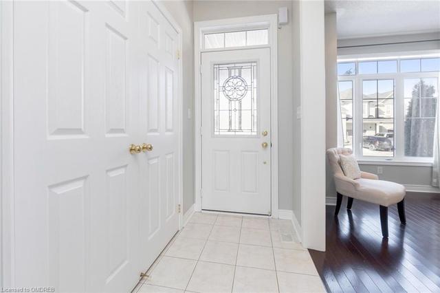 3292 Skipton Lane, House detached with 3 bedrooms, 3 bathrooms and 3 parking in Oakville ON | Image 2