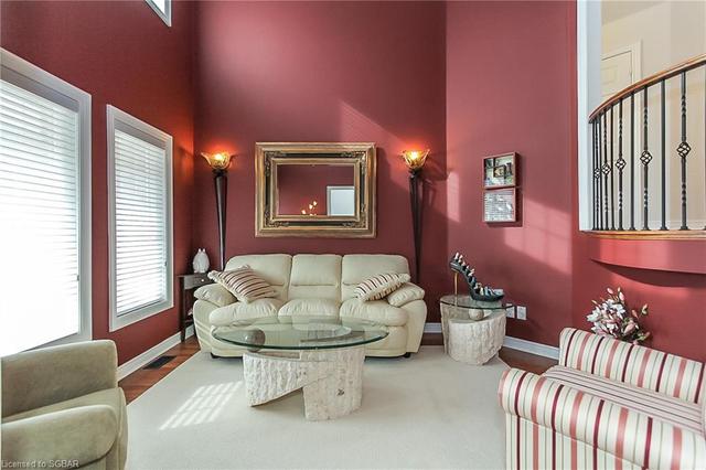 9 Fawndale Crescent, House detached with 4 bedrooms, 3 bathrooms and 9 parking in Wasaga Beach ON | Image 7