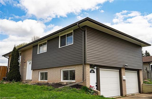680 Glen Forrest Boulevard, House detached with 4 bedrooms, 2 bathrooms and 4 parking in Waterloo ON | Image 2