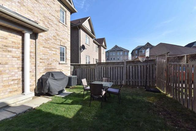 546 Country Glen Rd, House semidetached with 3 bedrooms, 3 bathrooms and 2 parking in Markham ON | Image 32