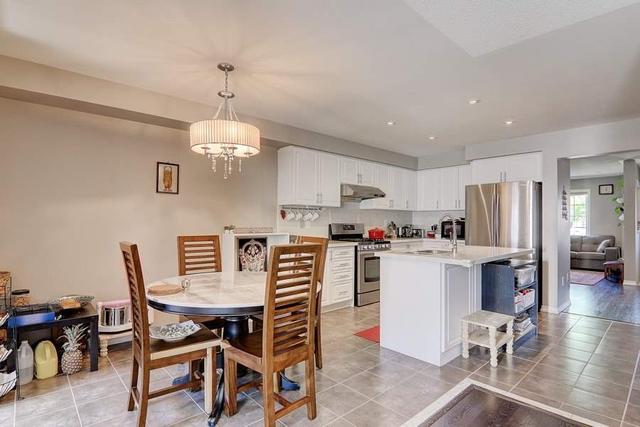 1125 Bur Oak Ave, House attached with 3 bedrooms, 3 bathrooms and 3 parking in Markham ON | Image 3