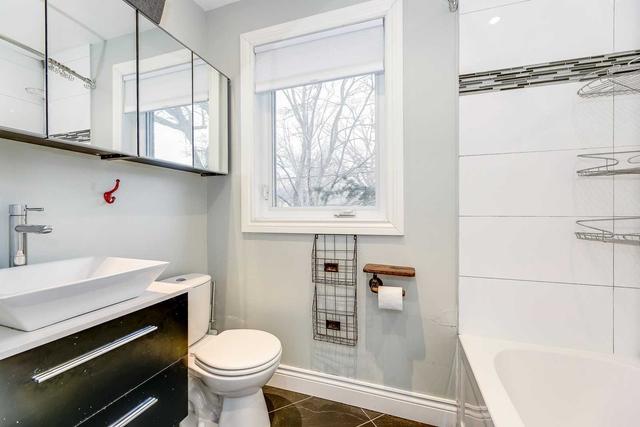 579 Lees Lane, House detached with 3 bedrooms, 2 bathrooms and 9 parking in Oakville ON | Image 5