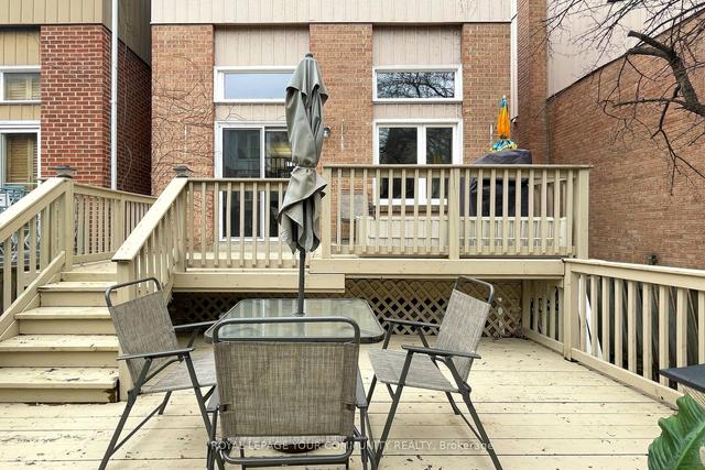 56 Carnival Crt, House detached with 3 bedrooms, 2 bathrooms and 3 parking in Toronto ON | Image 27