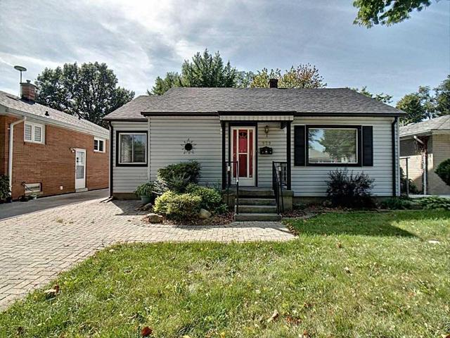 929 St Paul Ave, House detached with 4 bedrooms, 1 bathrooms and 1 parking in Windsor ON | Image 1