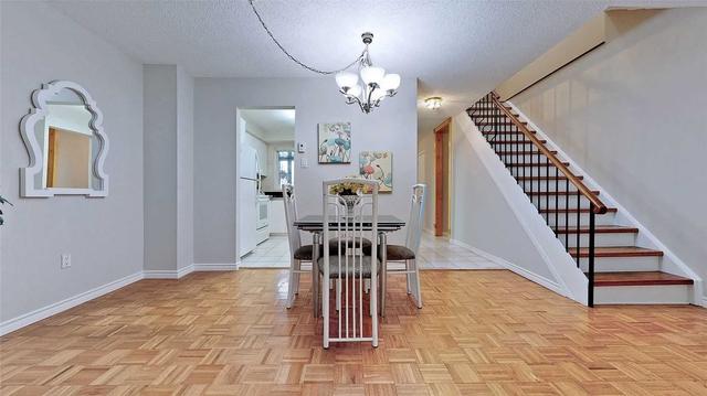 9 Steeves Crt, House detached with 3 bedrooms, 2 bathrooms and 3 parking in Vaughan ON | Image 3
