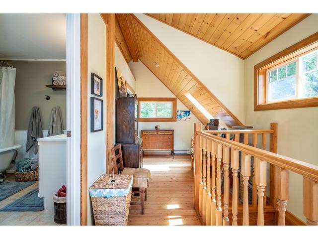 8788 Highway 6, House detached with 2 bedrooms, 2 bathrooms and null parking in Central Kootenay H BC | Image 27