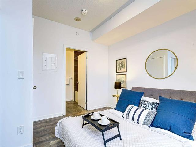 410 - 56 Forest Manor Rd, Condo with 2 bedrooms, 2 bathrooms and 1 parking in Toronto ON | Image 4