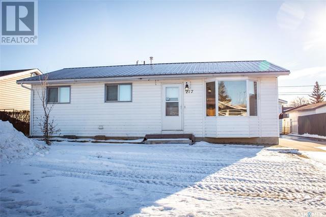217 Kingston Street, House detached with 4 bedrooms, 2 bathrooms and null parking in Melfort SK | Image 1