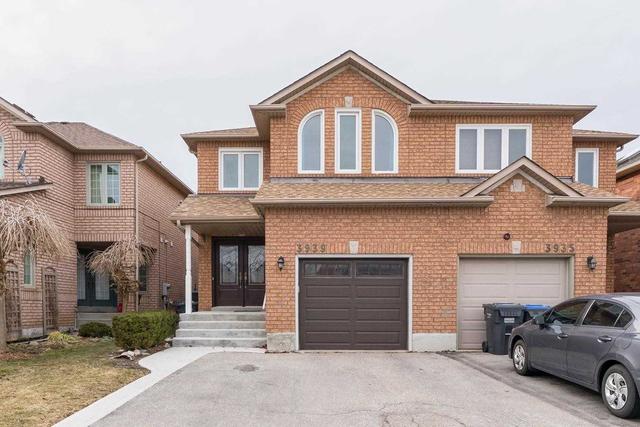 3939 Honey Locust Tr, House semidetached with 3 bedrooms, 4 bathrooms and 3 parking in Mississauga ON | Image 1
