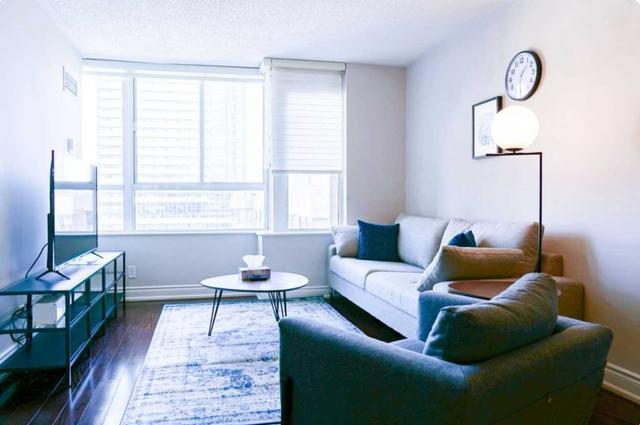 1904 - 717 Bay St, Condo with 3 bedrooms, 2 bathrooms and 1 parking in Toronto ON | Image 10