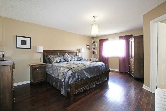 79 Macbride Cres, House detached with 3 bedrooms, 4 bathrooms and 4 parking in Vaughan ON | Image 7
