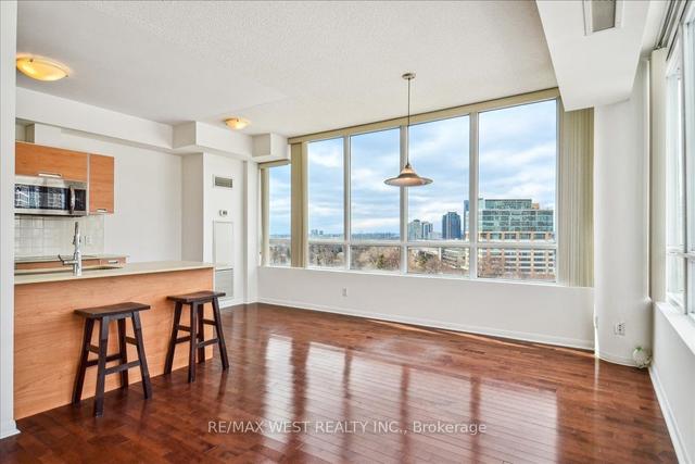 1004 - 3391 Bloor St W, Condo with 2 bedrooms, 2 bathrooms and 1 parking in Toronto ON | Image 7