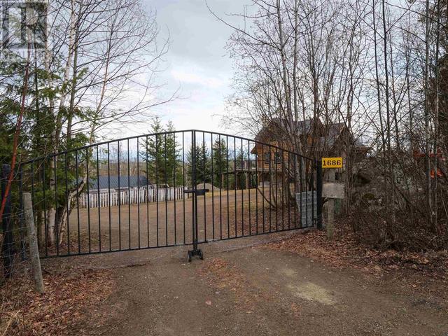 1686 Brennen Road, House detached with 3 bedrooms, 3 bathrooms and null parking in Cariboo B BC | Image 13