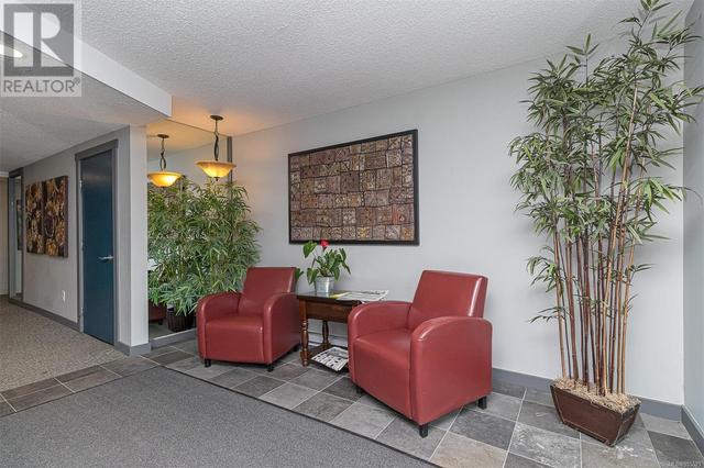 201 - 1024 Fairfield Rd, Condo with 2 bedrooms, 2 bathrooms and 1 parking in Victoria BC | Image 6