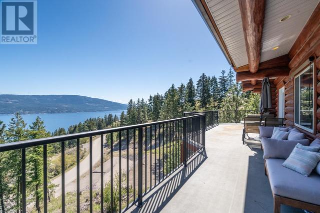 10404 Columbia Way, House detached with 4 bedrooms, 3 bathrooms and null parking in Central Okanagan West BC | Image 1