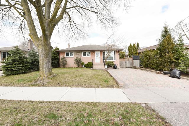 34 Paragon Rd, House detached with 3 bedrooms, 2 bathrooms and 7 parking in Toronto ON | Image 1