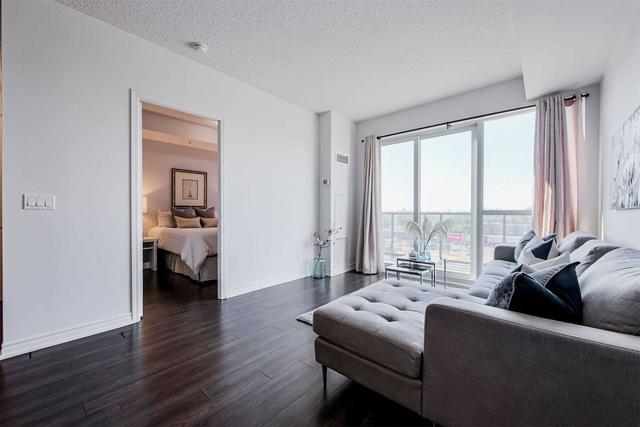 1011 - 15 James Finlay Way, Condo with 1 bedrooms, 2 bathrooms and 1 parking in Toronto ON | Image 3