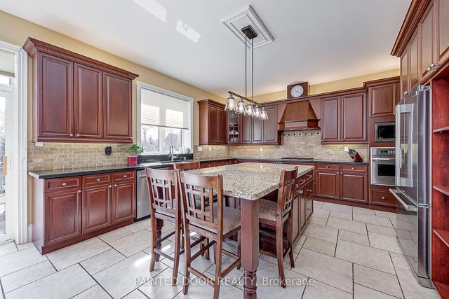 109 Huronia Rd, House detached with 5 bedrooms, 4 bathrooms and 11 parking in Barrie ON | Image 2