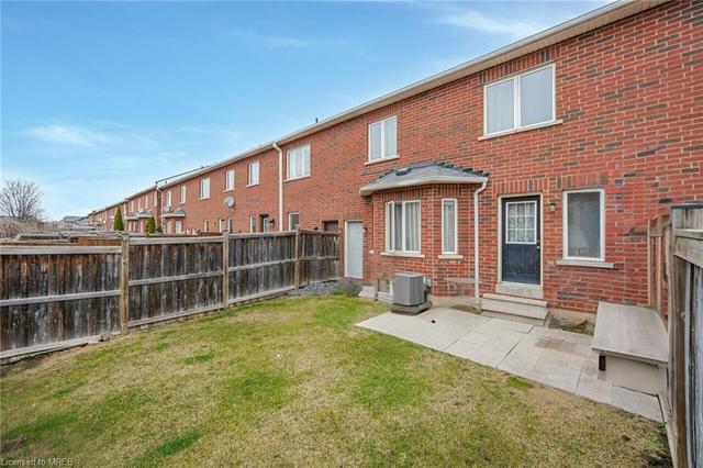 314 duncan Duncan Lane, House attached with 3 bedrooms, 2 bathrooms and 3 parking in Milton ON | Image 38