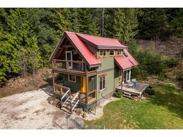 8788 Highway 6, House detached with 2 bedrooms, 2 bathrooms and null parking in Central Kootenay H BC | Image 69