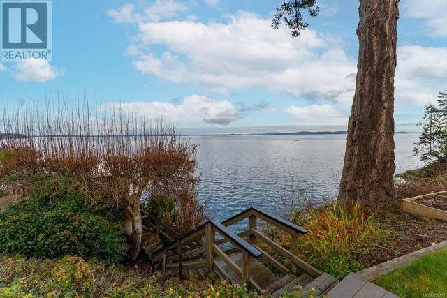4935 Cordova Bay Rd, House detached with 6 bedrooms, 4 bathrooms and 6 parking in Saanich BC | Image 39