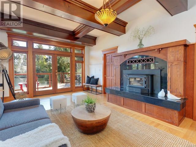 4817 Prospect Lake Rd, House detached with 2 bedrooms, 3 bathrooms and 2 parking in Saanich BC | Image 14