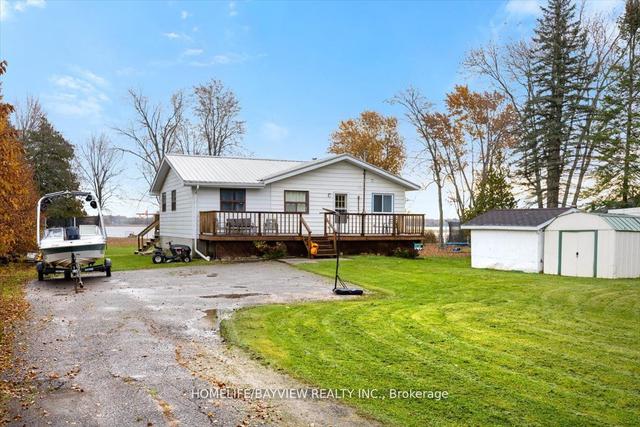 206 Lakeshore Dr E, House detached with 3 bedrooms, 1 bathrooms and 6 parking in Kawartha Lakes ON | Image 36