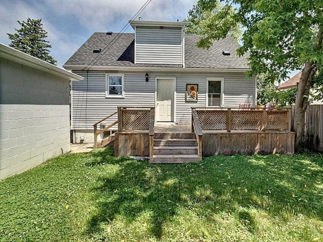 245 Cobden St, House detached with 3 bedrooms, 2 bathrooms and 3 parking in Sarnia ON | Image 17