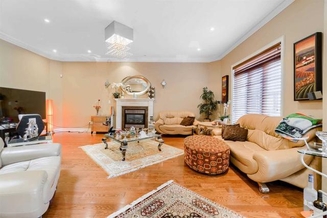 90 May Ave, House detached with 4 bedrooms, 5 bathrooms and 8 parking in Richmond Hill ON | Image 38