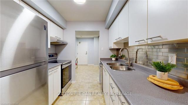 102 - 30 Chapman Crt, Townhouse with 2 bedrooms, 2 bathrooms and 2 parking in London ON | Image 2