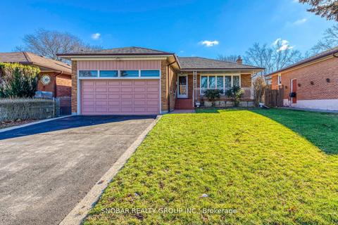 47 Hamptonbrook Dr, House detached with 3 bedrooms, 2 bathrooms and 4 parking in Toronto ON | Card Image