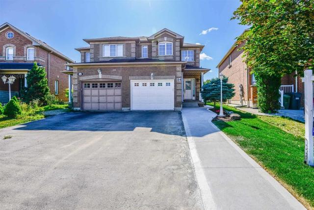 84 Twin Pines Cres, House semidetached with 3 bedrooms, 3 bathrooms and 4 parking in Brampton ON | Image 2