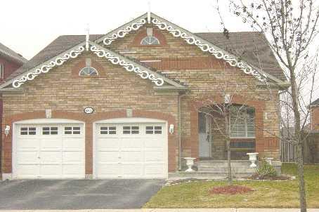 6862 Gooderham Estate Blvd, House detached with 3 bedrooms, 2 bathrooms and 2 parking in Mississauga ON | Image 1