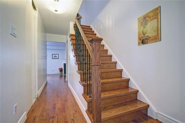 9 - 42 Stonehill Crt, Townhouse with 3 bedrooms, 3 bathrooms and 2 parking in Toronto ON | Image 3
