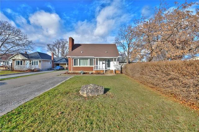21 Meadowvale Drive, House detached with 4 bedrooms, 2 bathrooms and 6 parking in St. Catharines ON | Image 33