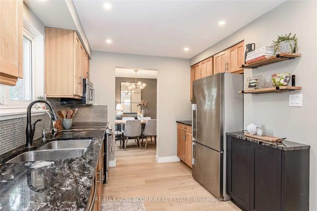 798 Frobisher Blvd, House detached with 4 bedrooms, 3 bathrooms and 5 parking in Milton ON | Image 10