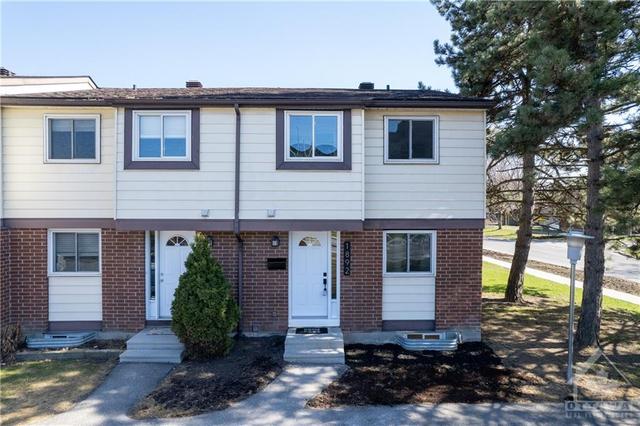 1892 Belmore Lane, Townhouse with 3 bedrooms, 3 bathrooms and 1 parking in Ottawa ON | Card Image