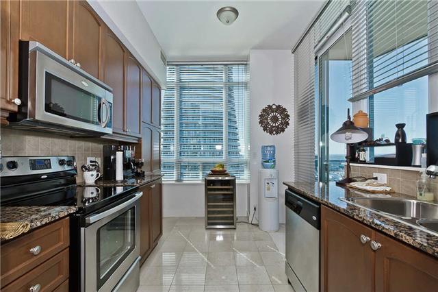 lph08 - 80 Absolute Ave, Condo with 2 bedrooms, 2 bathrooms and 1 parking in Mississauga ON | Image 7