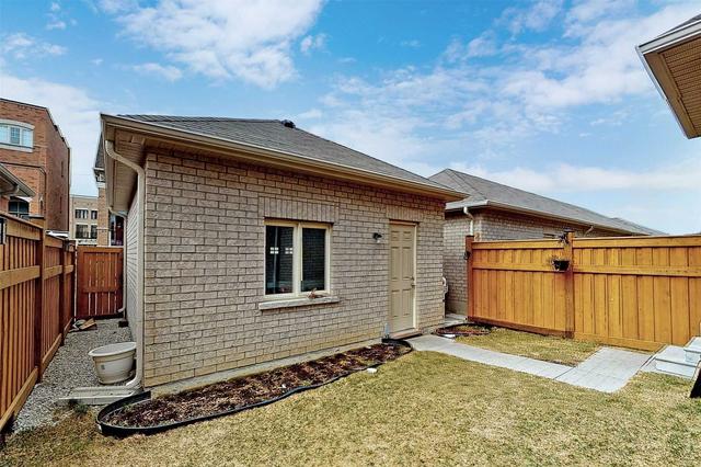 38 Ledger Point Cres, House attached with 3 bedrooms, 3 bathrooms and 3 parking in Brampton ON | Image 31