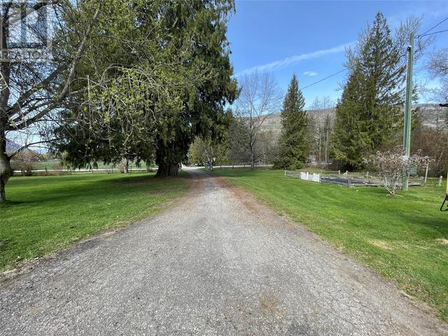 2015 Kerr Road, House detached with 3 bedrooms, 1 bathrooms and 10 parking in Sicamous BC | Image 49